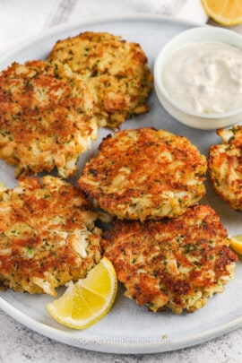 Easy Crab Cakes with lemon